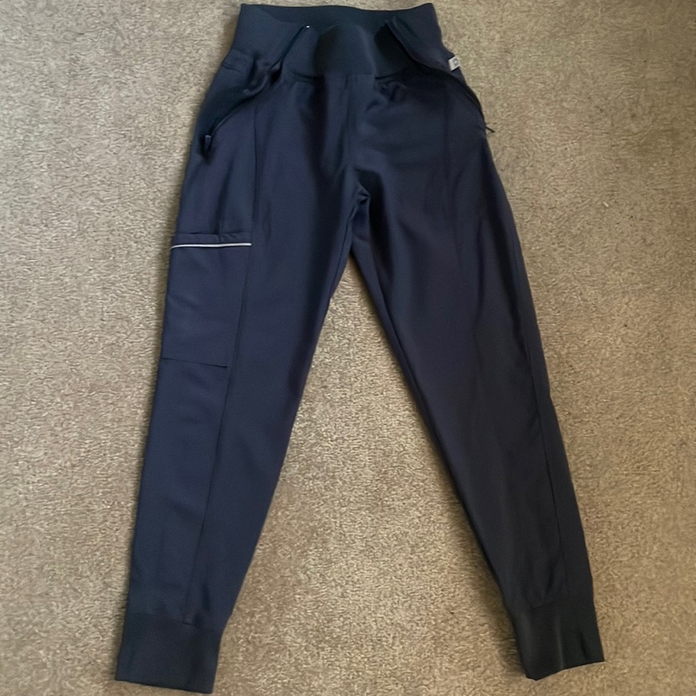 Jogger scrub pants gently used in great condition!